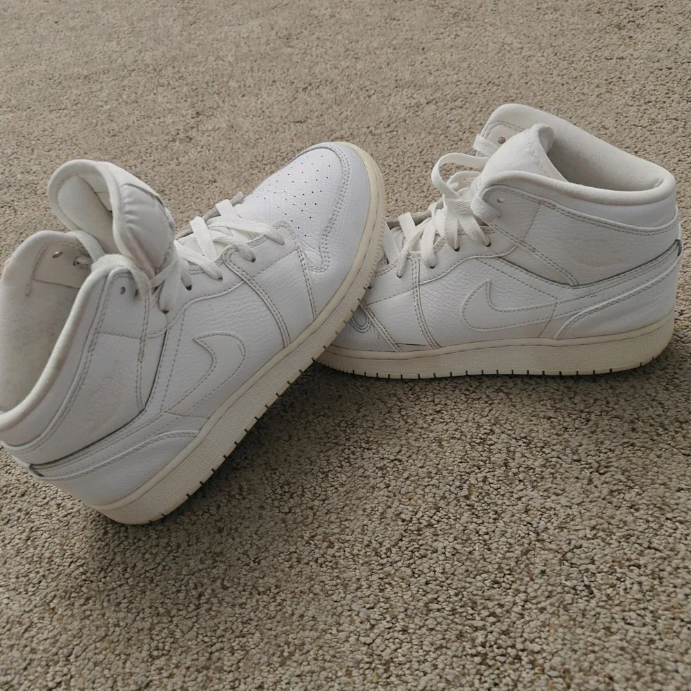 Nike Air Jordan 1 Mid White Guava Ice 554725-129 Kids Size 6.5Y Sneakers